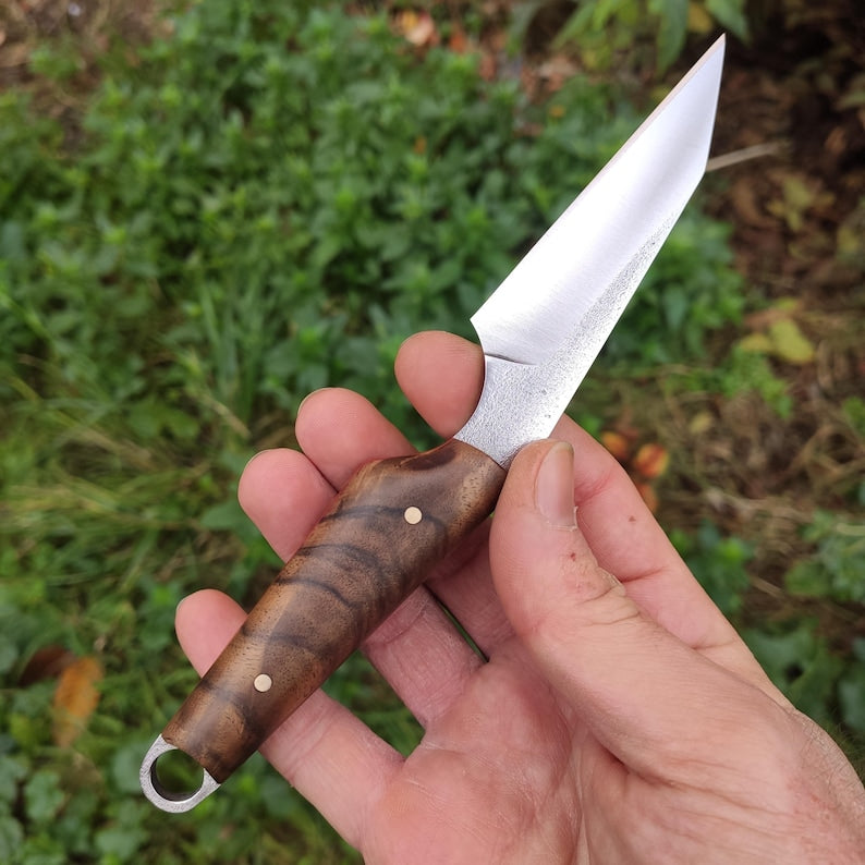 Wharncliffe EDC nož s fiksnim rezilom in usnjenim etuijem, jeklo Sleipner in turški oreh,
