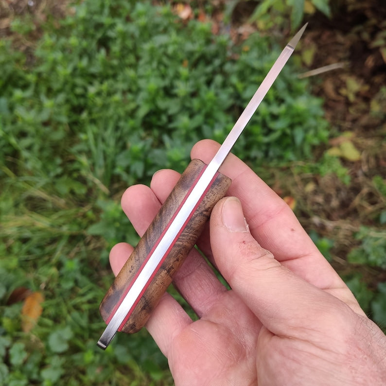 Wharncliffe EDC nož s fiksnim rezilom in usnjenim etuijem, jeklo Sleipner in turški oreh,
